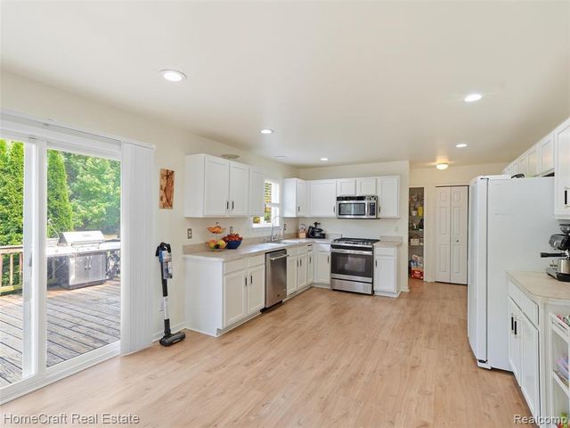 13585 Milton Drive, Belleville, MI 48111
