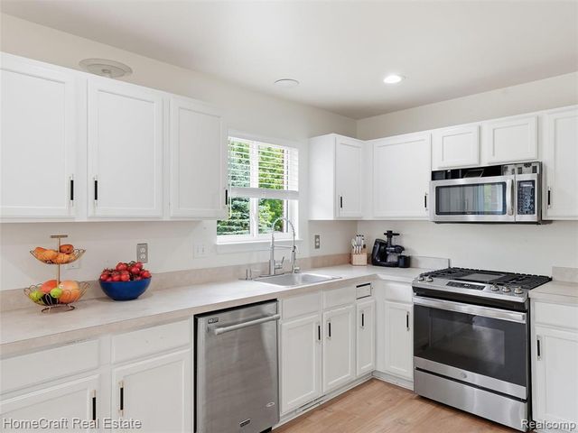 13585 Milton Drive, Belleville, MI 48111