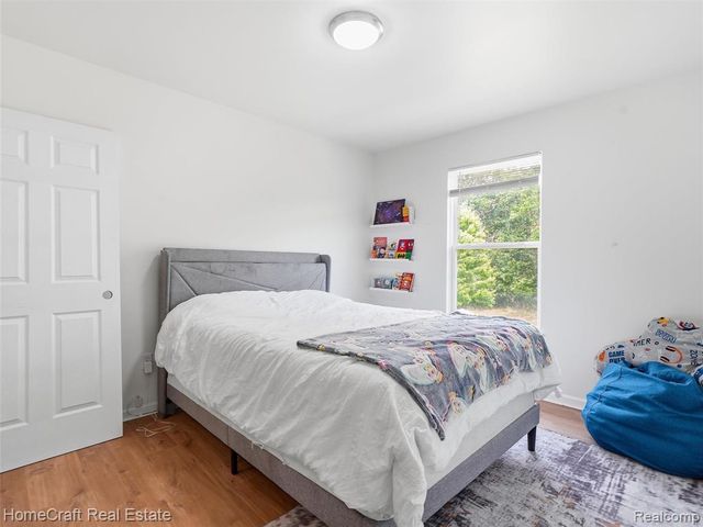 13585 Milton Drive, Belleville, MI 48111
