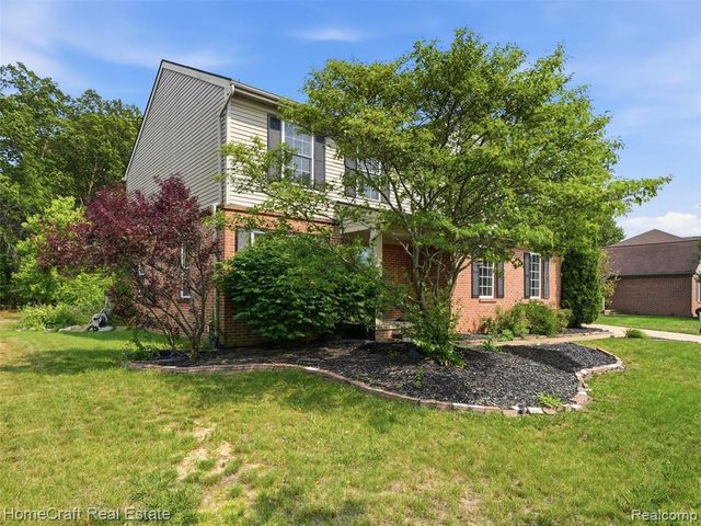 13585 Milton Drive, Belleville, MI 48111