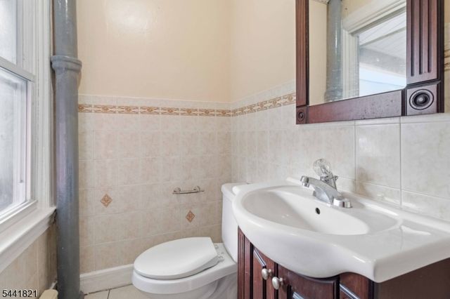 164 E Blackwell St, Dover Town, NJ 07801