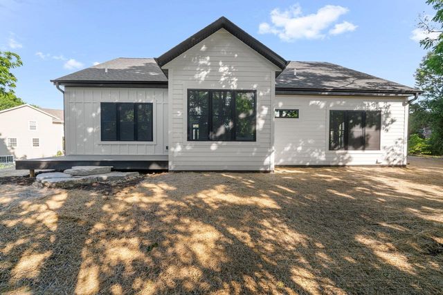 W332N4520 Grace COURT, Nashotah, WI 53058