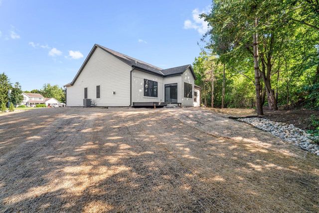 W332N4520 Grace COURT, Nashotah, WI 53058
