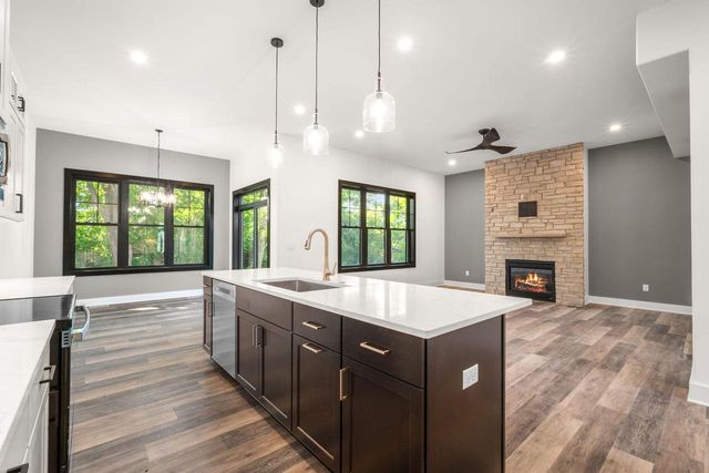 W332N4520 Grace COURT, Nashotah, WI 53058
