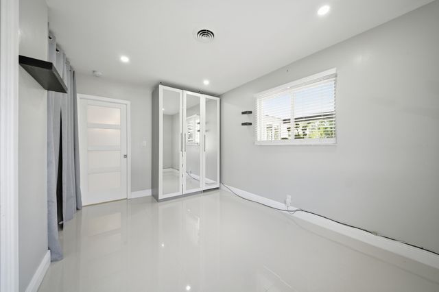 5031 NE 23rd Terrace, Lighthouse Point, FL 33064