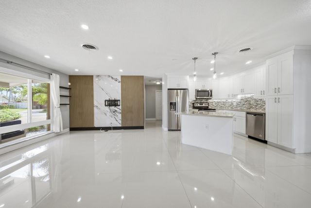 5031 NE 23rd Terrace, Lighthouse Point, FL 33064