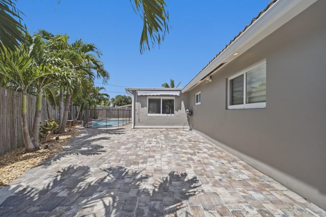 5031 NE 23rd Terrace, Lighthouse Point, FL 33064