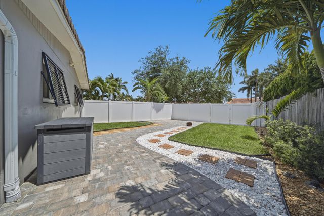 5031 NE 23rd Terrace, Lighthouse Point, FL 33064