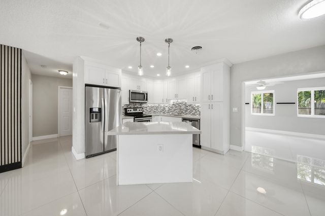 5031 NE 23rd Terrace, Lighthouse Point, FL 33064