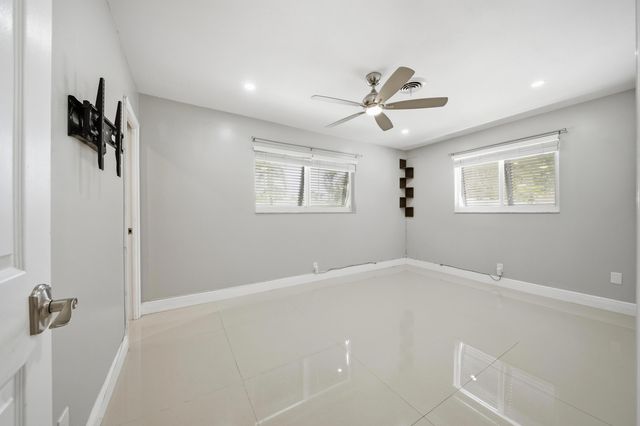 5031 NE 23rd Terrace, Lighthouse Point, FL 33064