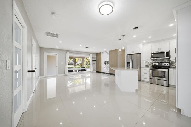 5031 NE 23rd Terrace, Lighthouse Point, FL 33064