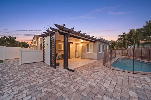 5031 NE 23rd Terrace, Lighthouse Point, FL 33064