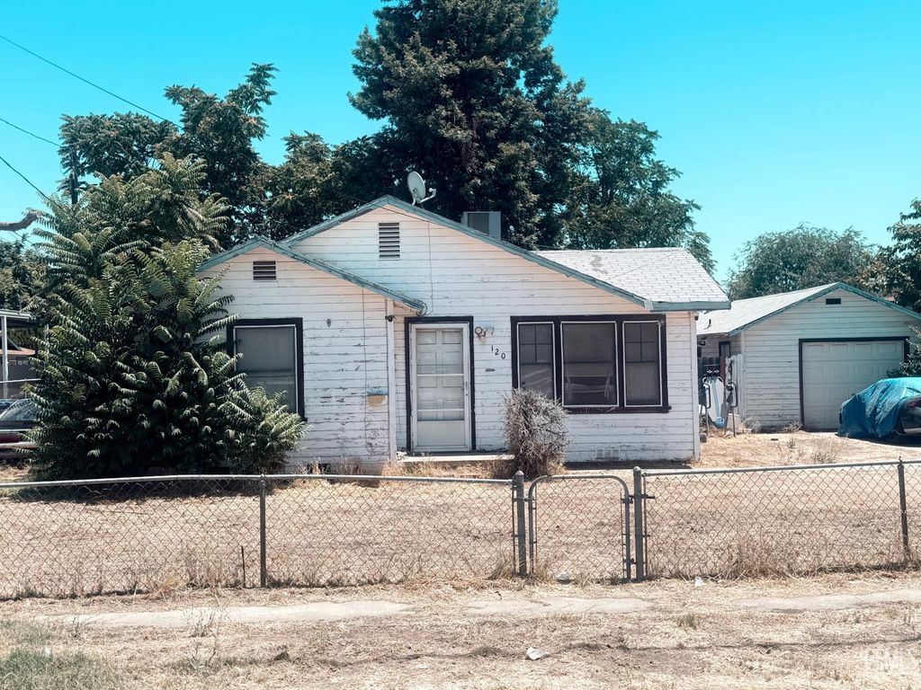 120 Cramer Street, Bakersfield, CA 93308