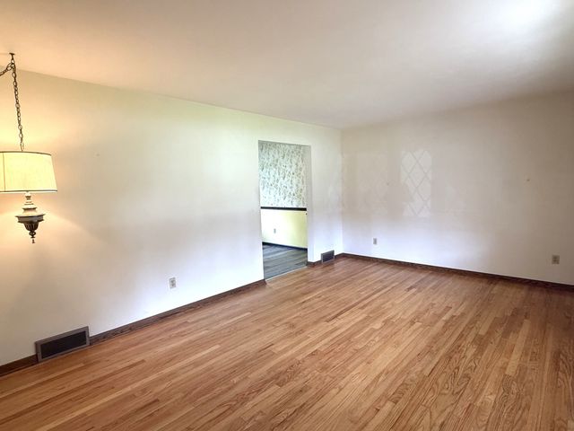 2536 E GRANDVIEW Boulevard, Erie, PA 16510