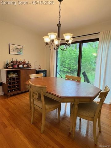 512 Victoria Square Boulevard, Brighton, MI 48116