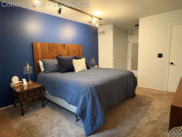 512 Victoria Square Boulevard, Brighton, MI 48116