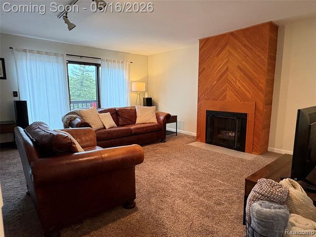 512 Victoria Square Boulevard, Brighton, MI 48116