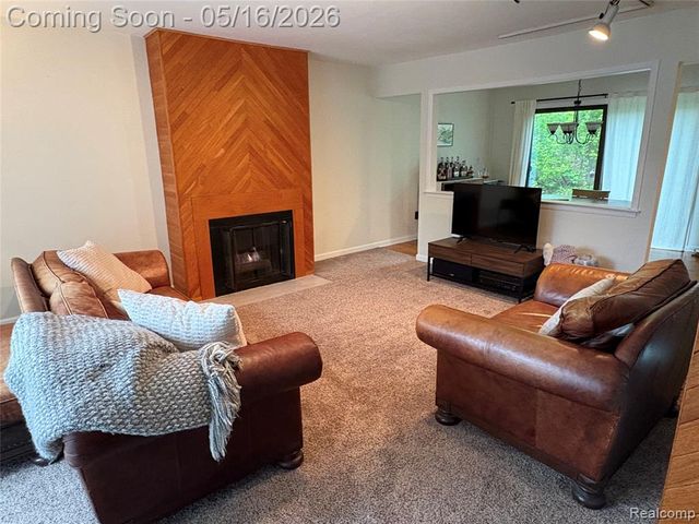 512 Victoria Square Boulevard, Brighton, MI 48116