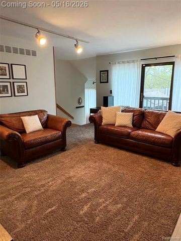 512 Victoria Square Boulevard, Brighton, MI 48116