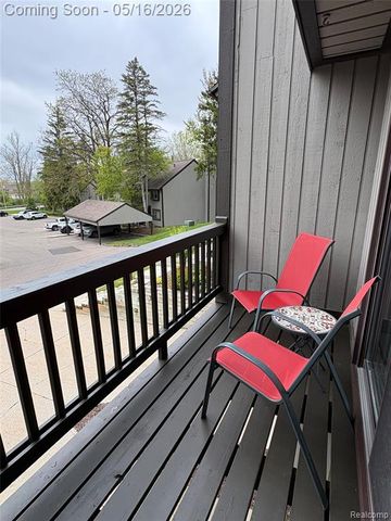512 Victoria Square Boulevard, Brighton, MI 48116