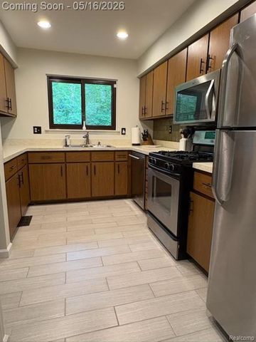 512 Victoria Square Boulevard, Brighton, MI 48116