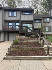512 Victoria Square Boulevard, Brighton, MI 48116