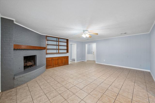 208 Gladstone Avenue, Corsicana, TX 75110