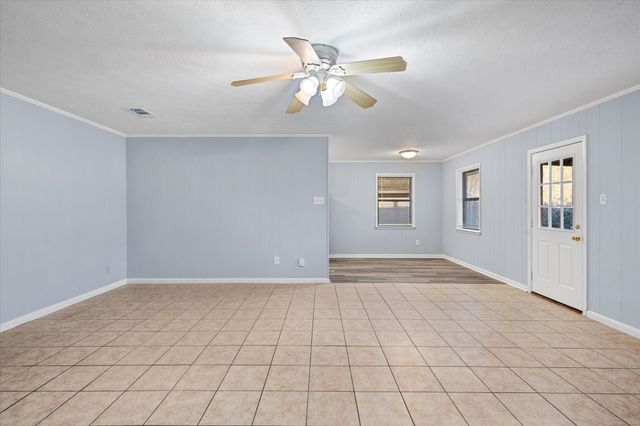 208 Gladstone Avenue, Corsicana, TX 75110