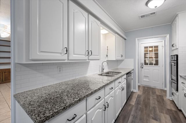 208 Gladstone Avenue, Corsicana, TX 75110