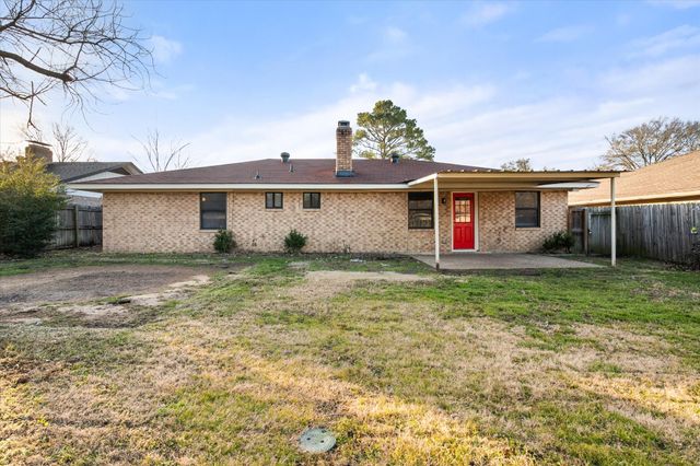 208 Gladstone Avenue, Corsicana, TX 75110