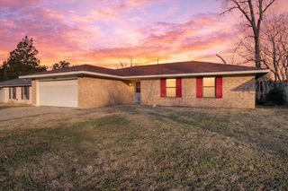 208 Gladstone Avenue, Corsicana, TX 75110