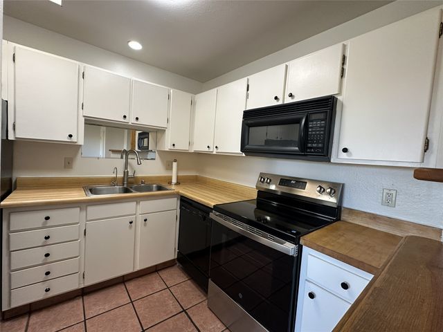 155 Calle Ojo Feliz, Unit V, Santa Fe, NM 87505