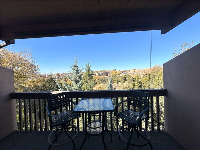 155 Calle Ojo Feliz, Unit V, Santa Fe, NM 87505