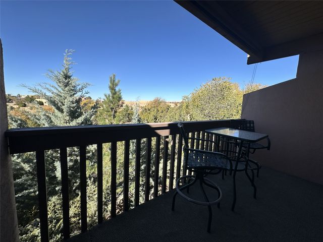 155 Calle Ojo Feliz, Unit V, Santa Fe, NM 87505