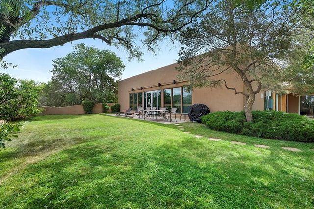 155 Calle Ojo Feliz, Unit V, Santa Fe, NM 87505