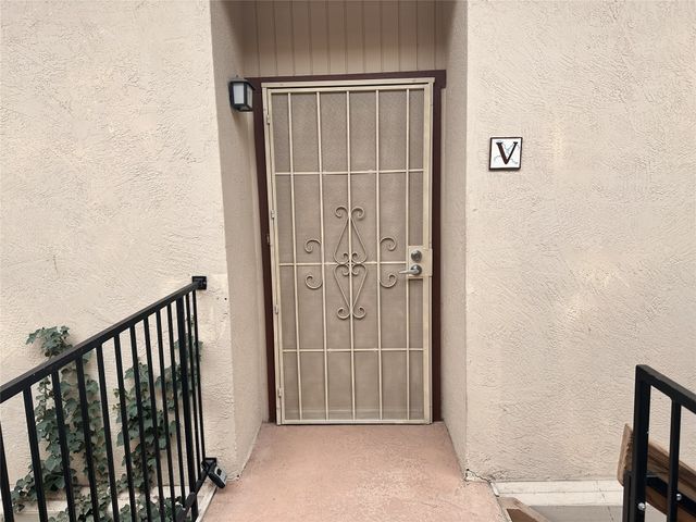 155 Calle Ojo Feliz, Unit V, Santa Fe, NM 87505
