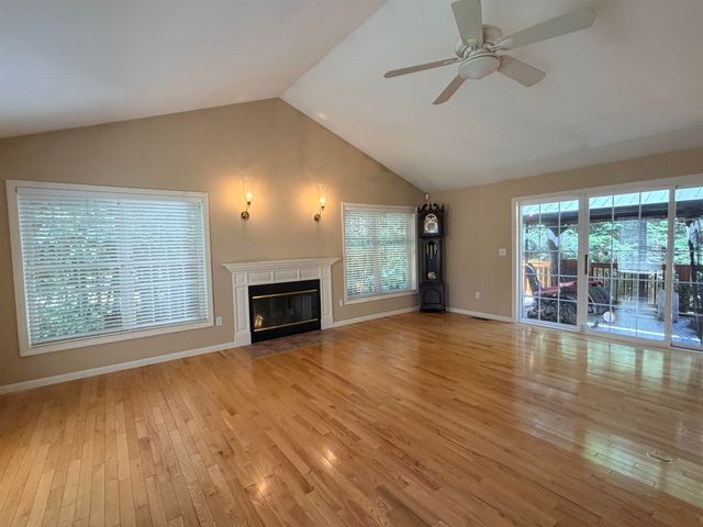 35 Cherrywood Drive, Dover, NH 03820