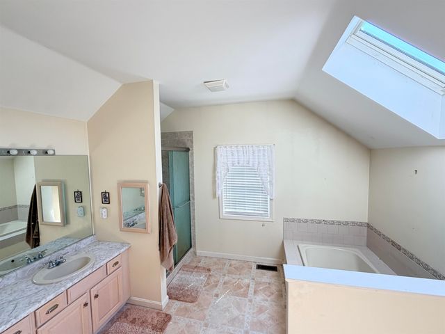 35 Cherrywood Drive, Dover, NH 03820