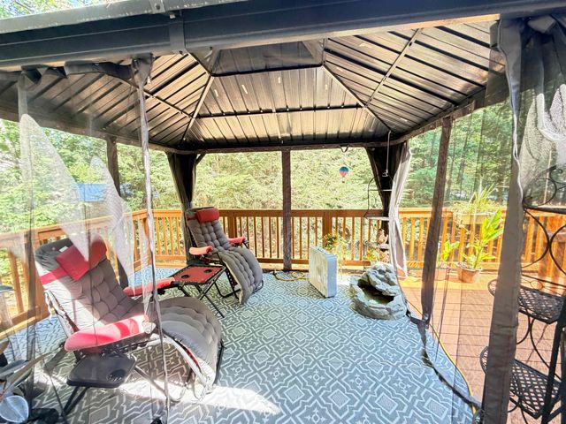 35 Cherrywood Drive, Dover, NH 03820