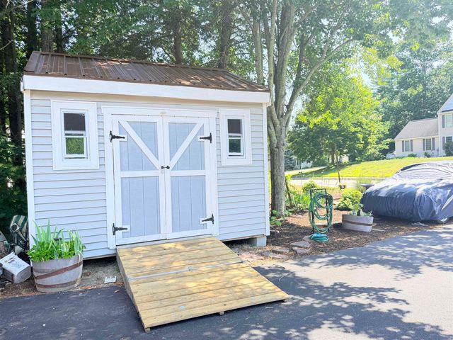 35 Cherrywood Drive, Dover, NH 03820