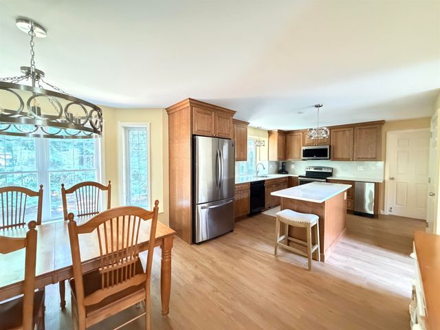 35 Cherrywood Drive, Dover, NH 03820