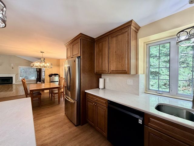 35 Cherrywood Drive, Dover, NH 03820