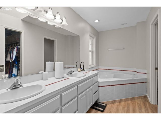 1923 WAYMIRE St, Salem, OR 97304