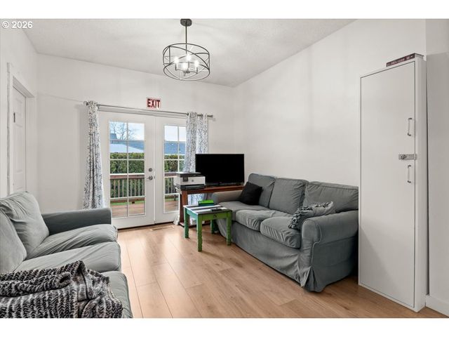 1923 WAYMIRE St, Salem, OR 97304