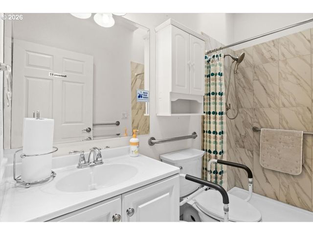 1923 WAYMIRE St, Salem, OR 97304