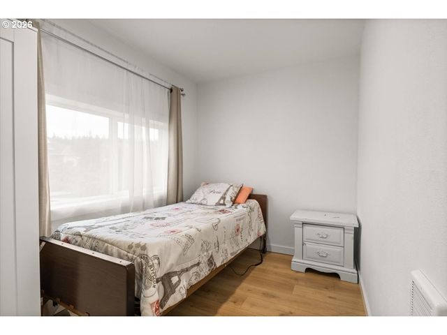 1923 WAYMIRE St, Salem, OR 97304