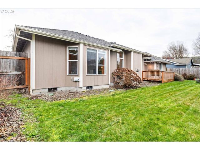 1923 WAYMIRE St, Salem, OR 97304