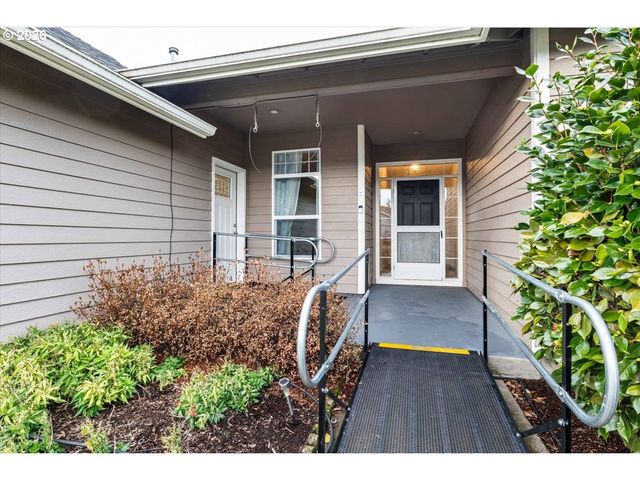 1923 WAYMIRE St, Salem, OR 97304