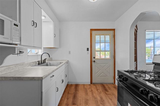 302 Wainwright Ave, Brentwood, PA 15227