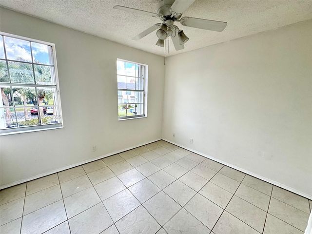 44 Key West Ct 44, Weston, FL 33326